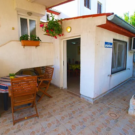 Apartments Stinjan 958